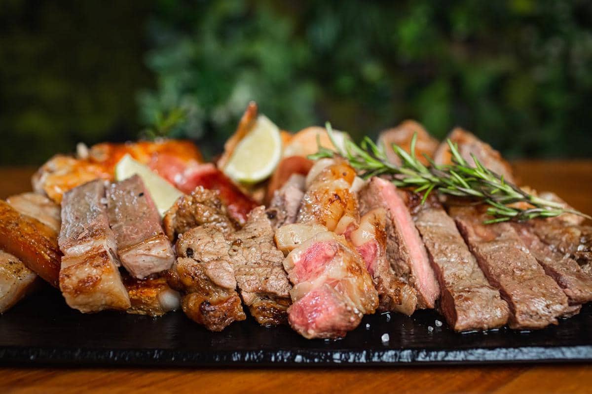 ilustrasi hidangan daging chateaubriand