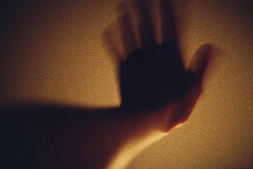 Ilustrasi mengibaskan tangan