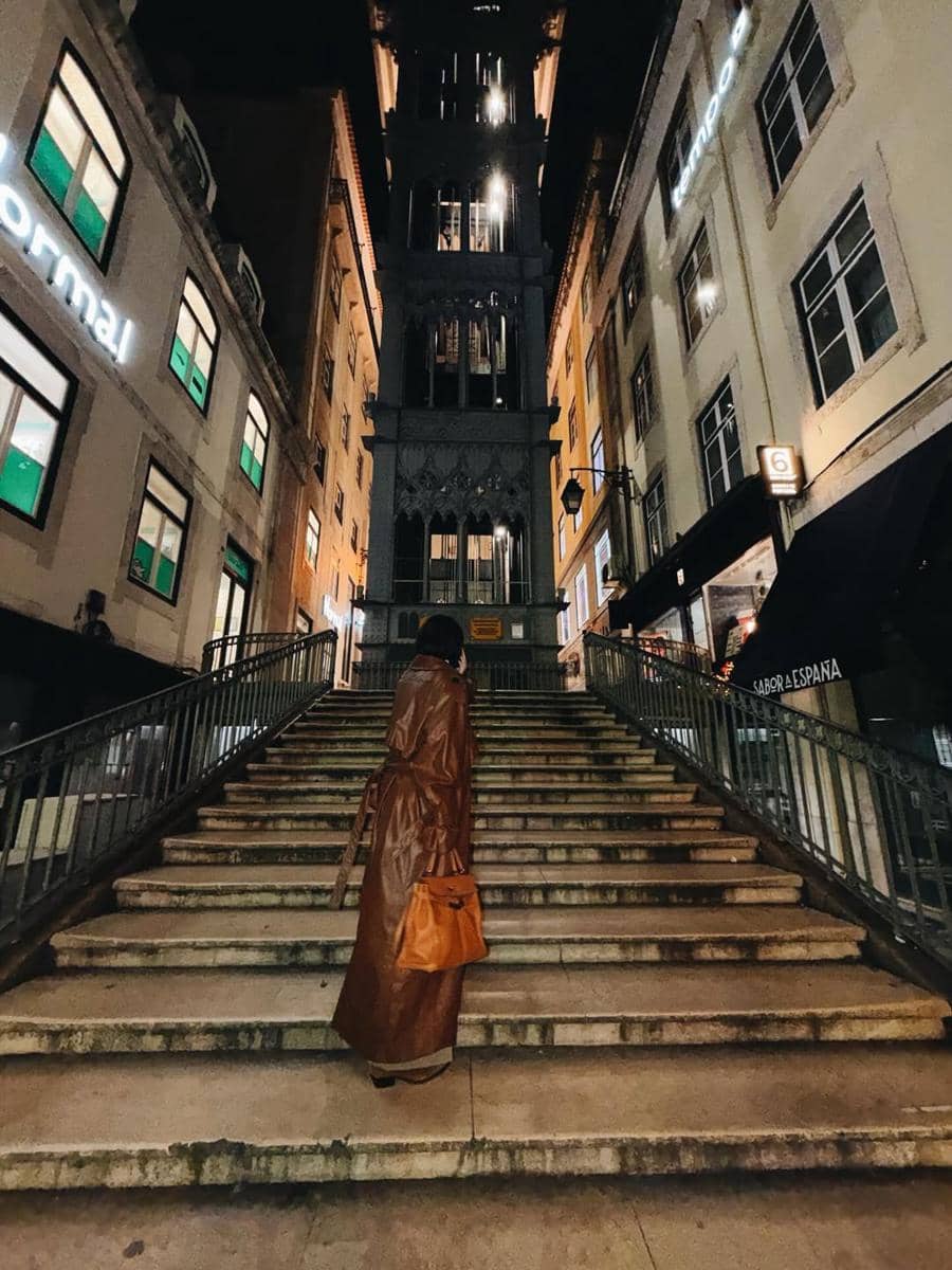 Bunga Citra Lestari dan suami jalan-jalan di Lisbon, Portugal.