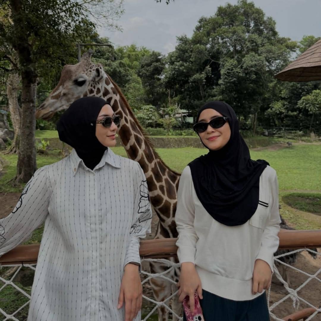 Keluarga Citra Kirana dan Ryana Dea playdate di Taman Safari.