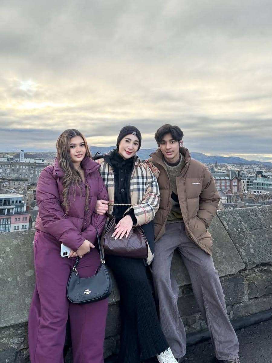 Erin Taulany liburan bareng anak di Edinburgh.