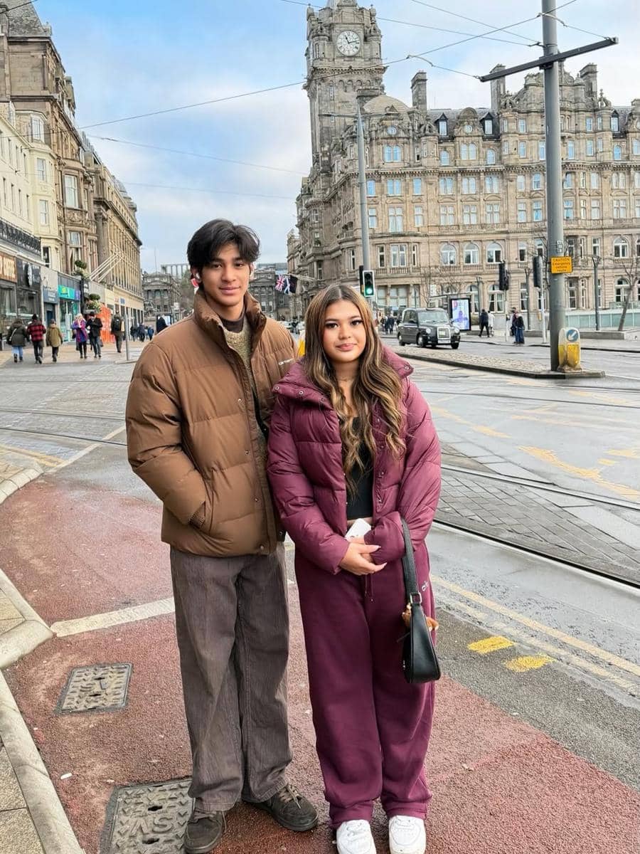 Erin Taulany liburan bareng anak di Edinburgh.