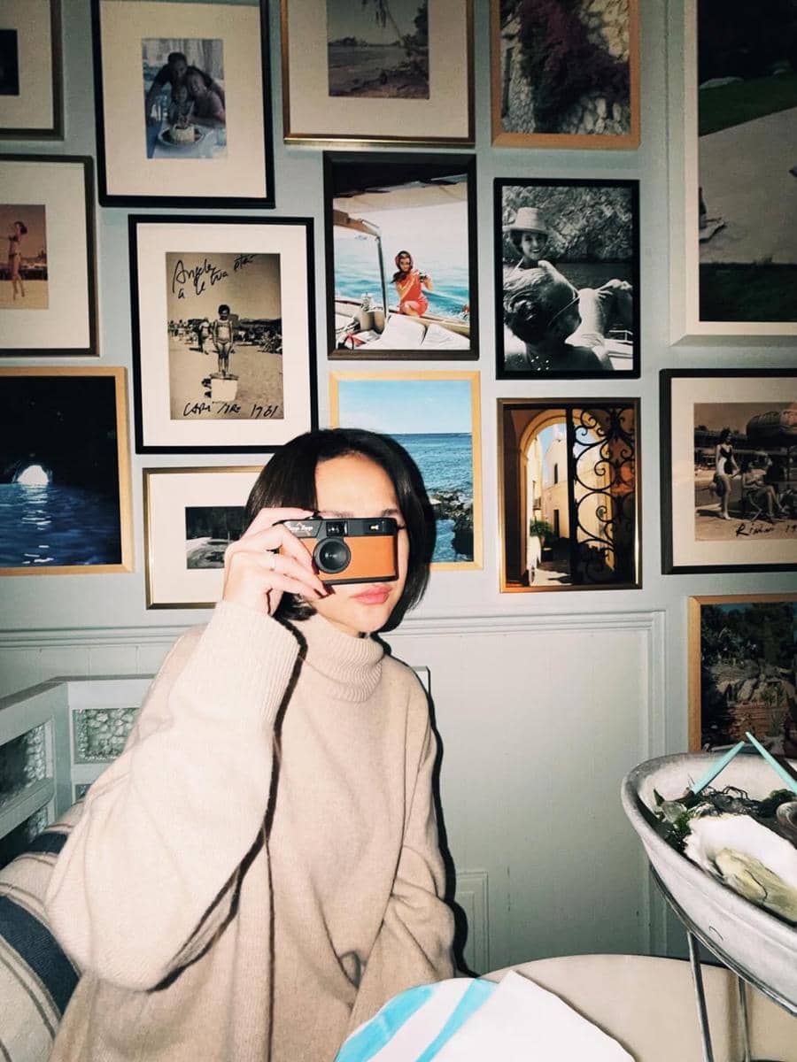 Bunga Citra Lestari dan suami jalan-jalan di Lisbon, Portugal.