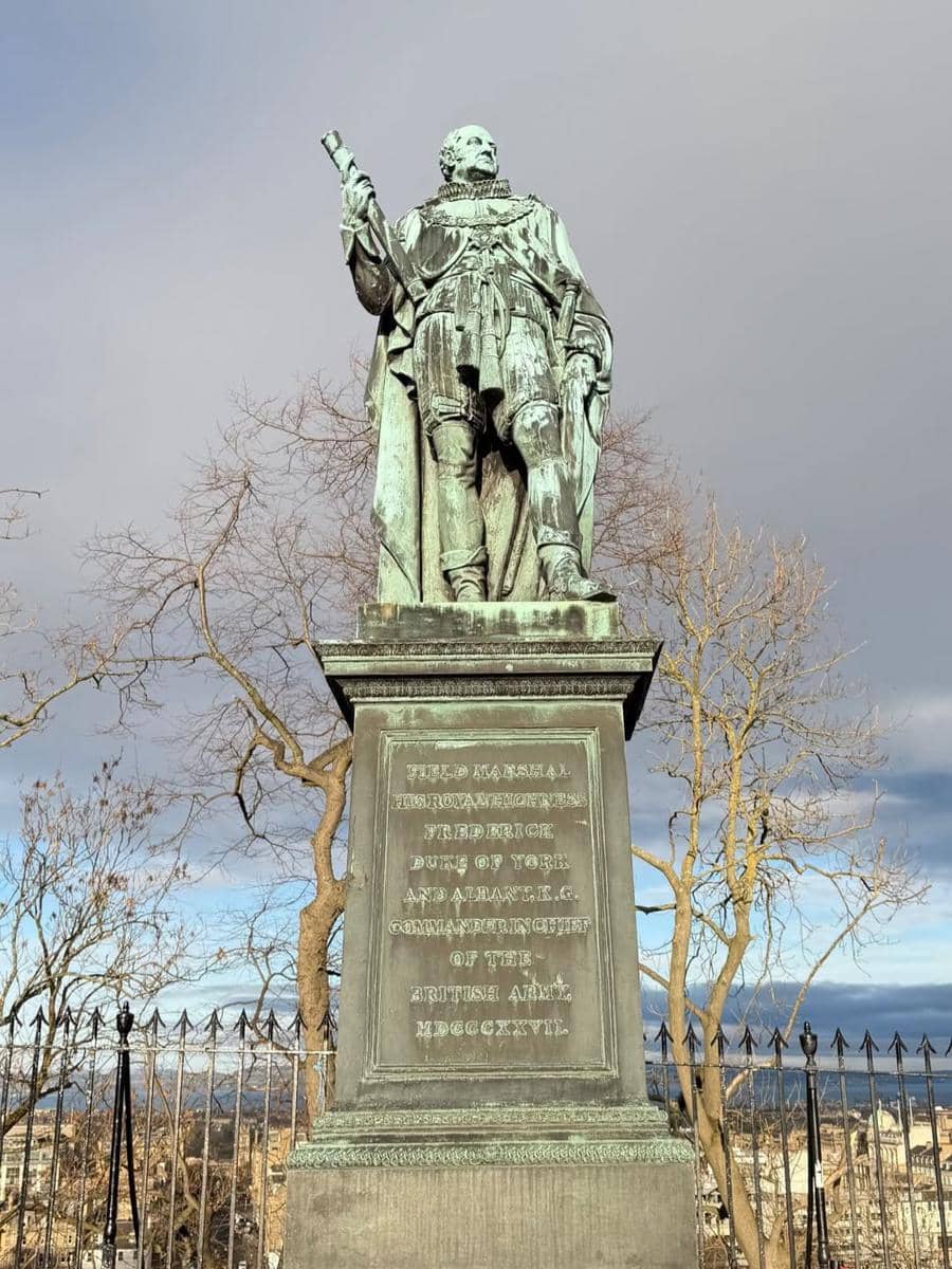 Erin Taulany liburan bareng anak di Edinburgh.