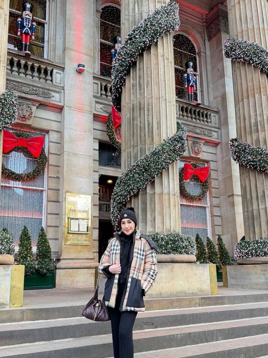 Erin Taulany liburan bareng anak di Edinburgh.