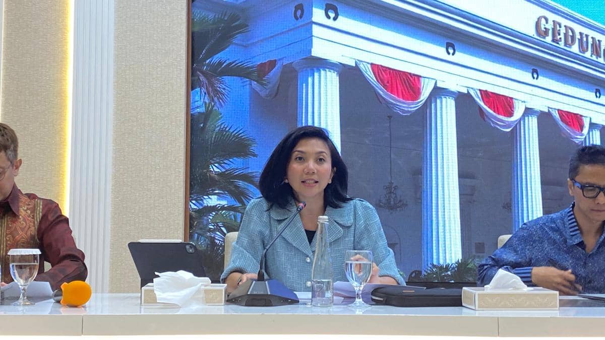 Juru Bicara I Kemlu RI Yvonne Mewengkang dalam jumpa pers mingguan