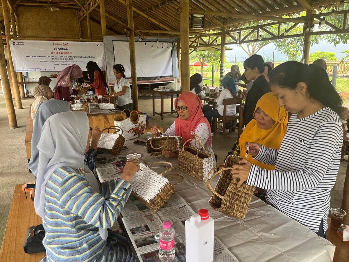 Perajin Eceng Gondok Didorong Berinovasi Ikuti Tren Pasar (Dok. IDN Times)