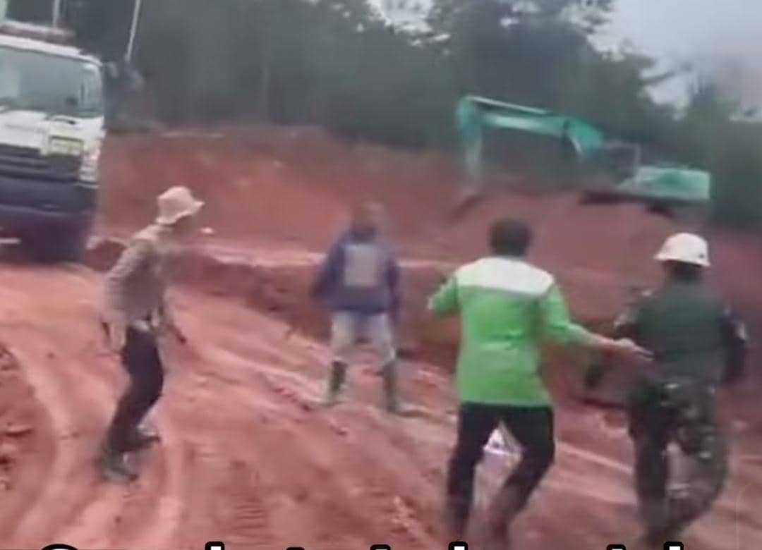 Potongan video aksi penganiayaan di area jalan Hauling PT MIP.