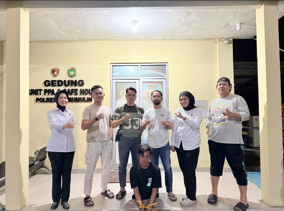 Pelaku pemerkosaan terhadap anak penyandang disabilitas saat diringkus polisi.