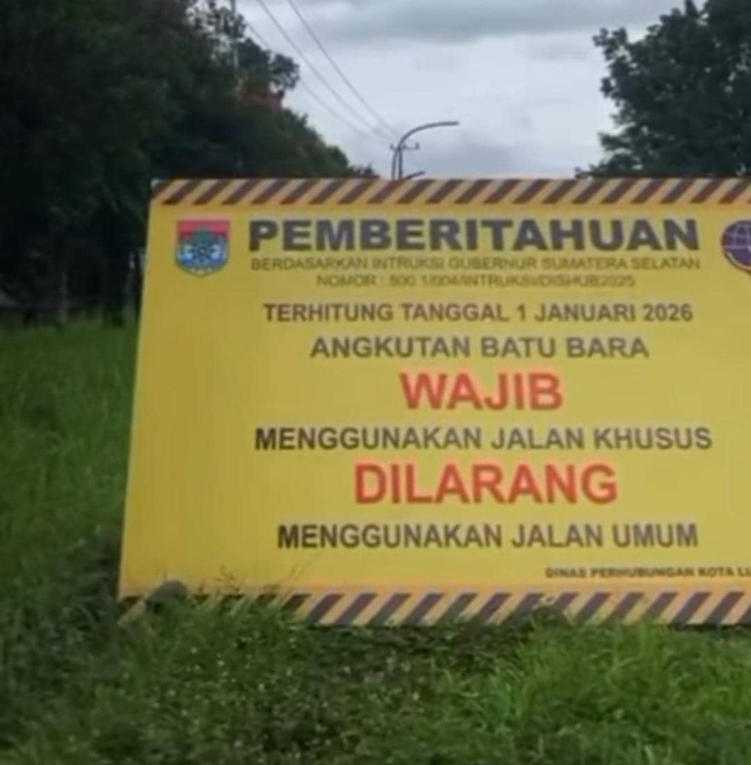 Dishub Lubuk Linggau saat melakukan razia terhadap truk batu bara. (Dok. Dishub Lubuk Linggau)