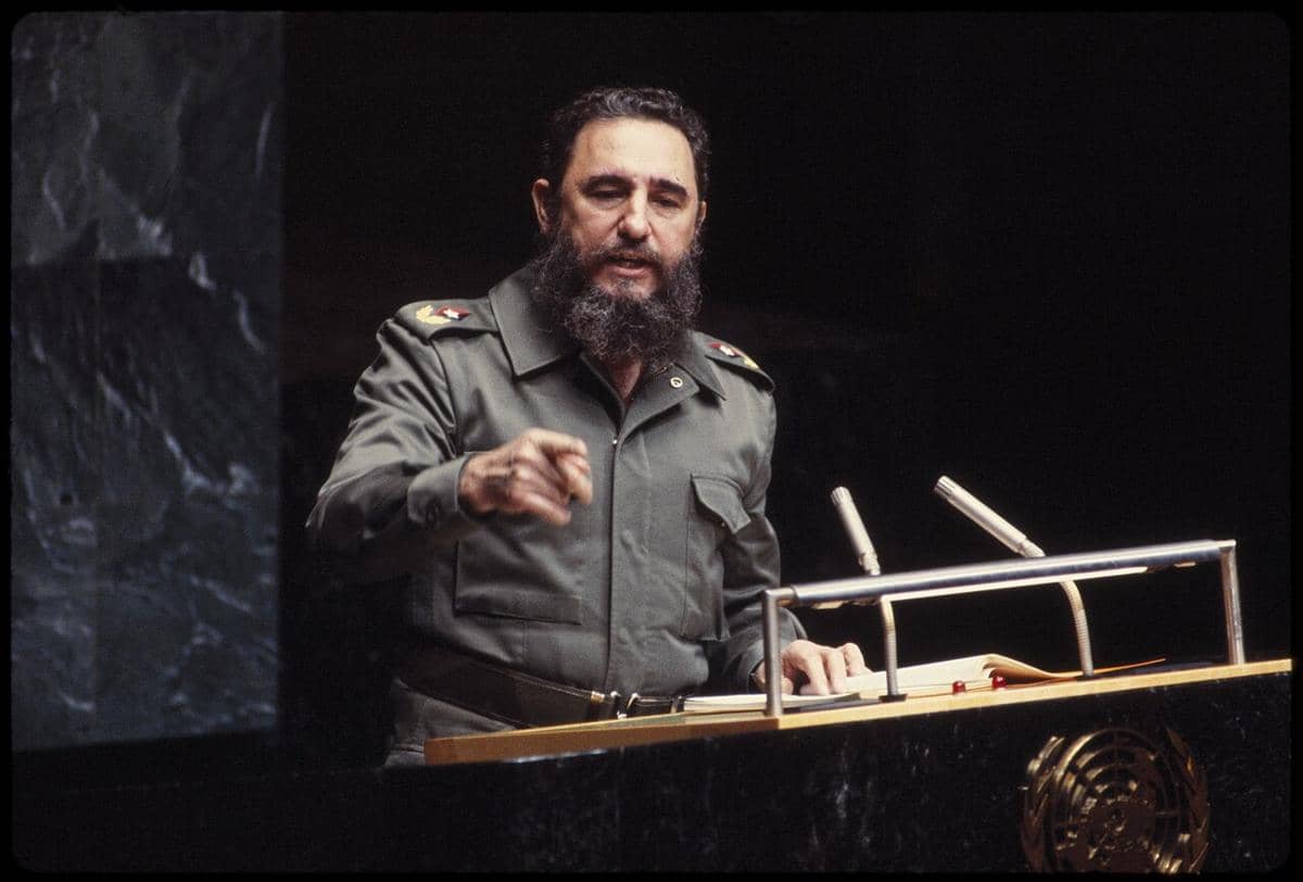 Fidel Castro, Perdana Menteri Kuba di Markas Besar Perserikatan Bangsa-Bangsa, New York. ( Bernard Gotfryd, Public domain, via Wikimedia Commons)