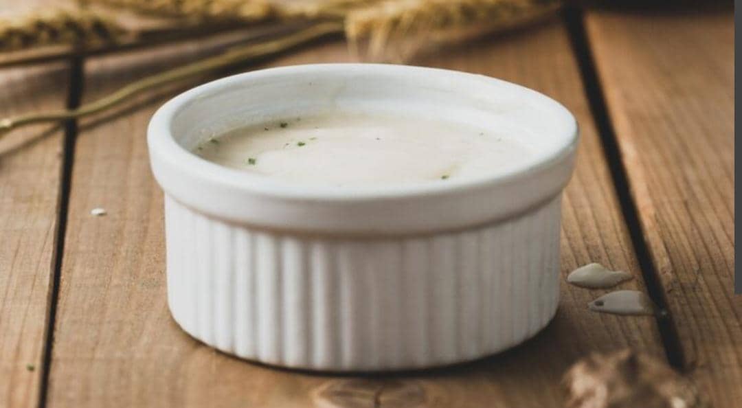 bechamel sauce (freepik.com/picoftasty)