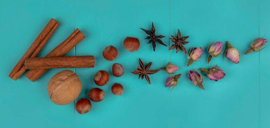 rempah dan bumbu aromatik (freepik.com/stockking)