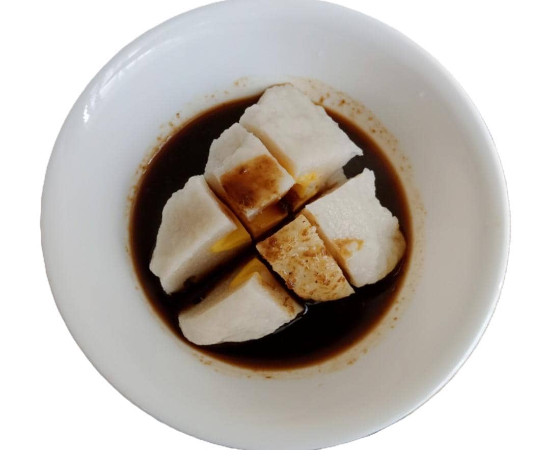 pempek dan cuko (commons.wikimedia.org/Swarabakti)