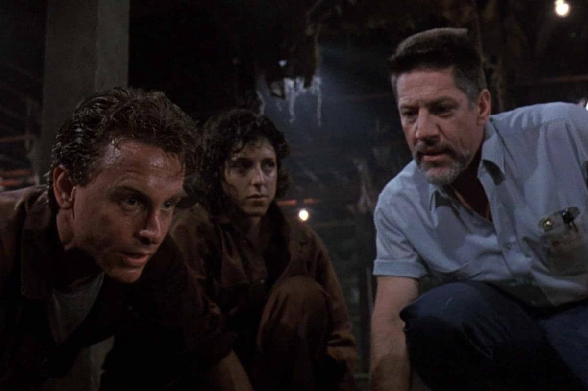 cuplikan adegan dalam film Graveyard Shift