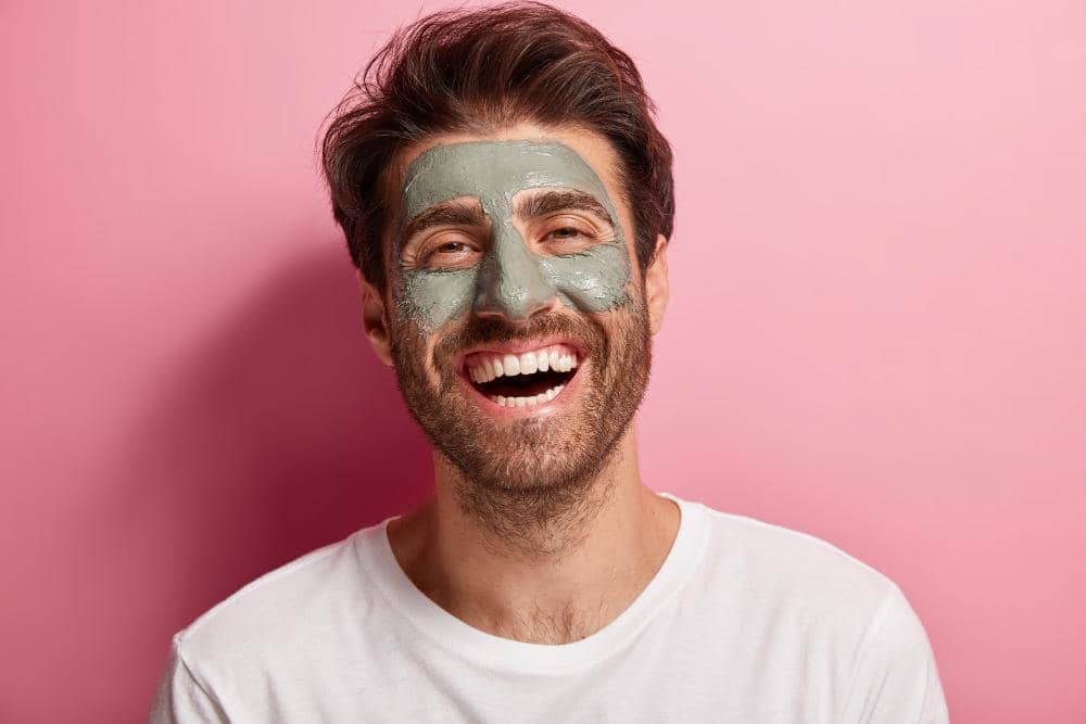 ilustrasi cowok pakai clay mask