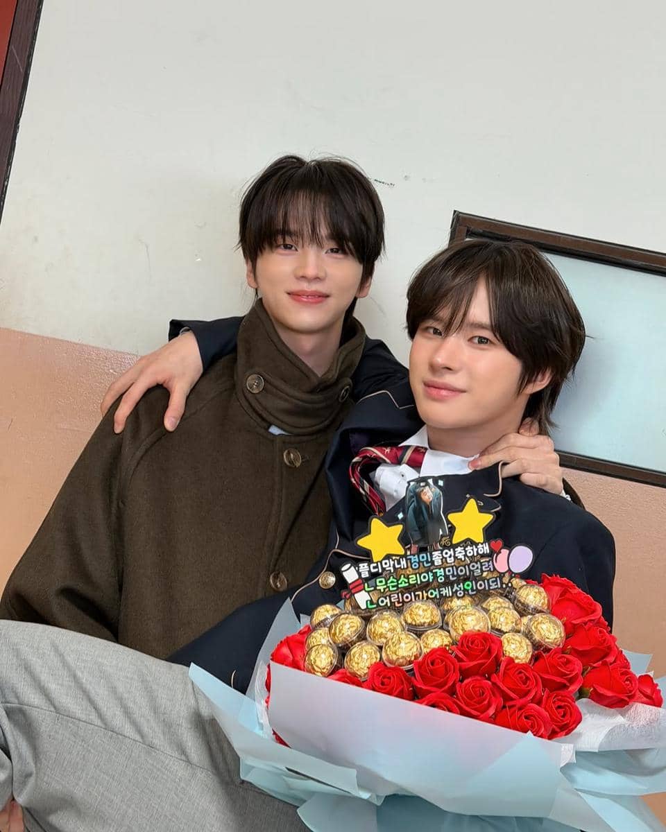 potret TWS rayakan kelulusan Kyungmin dari Hanlim