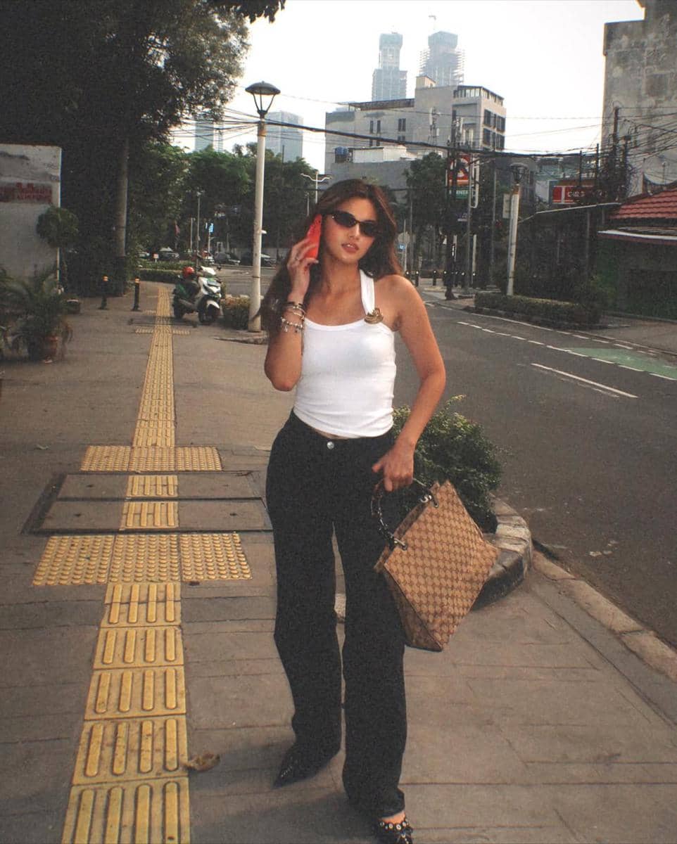 OOTD Sleeveless Top ala Namira Adzani