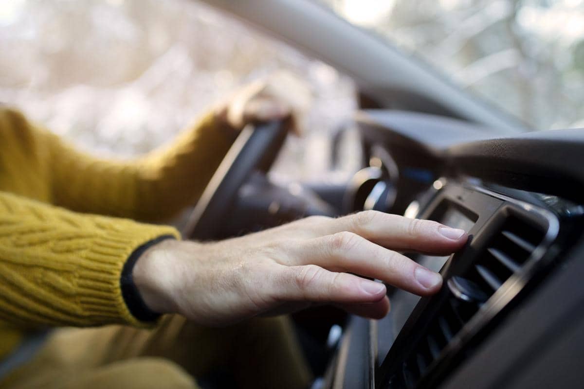 Mobil Bergetar Saat AC Dinyalakan? Bisa Jadi Ini Penyebabnya