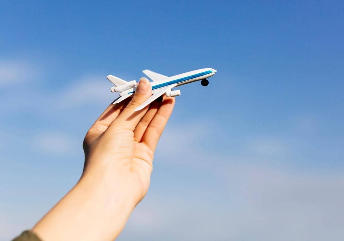 ilustrasi miniatur pesawat