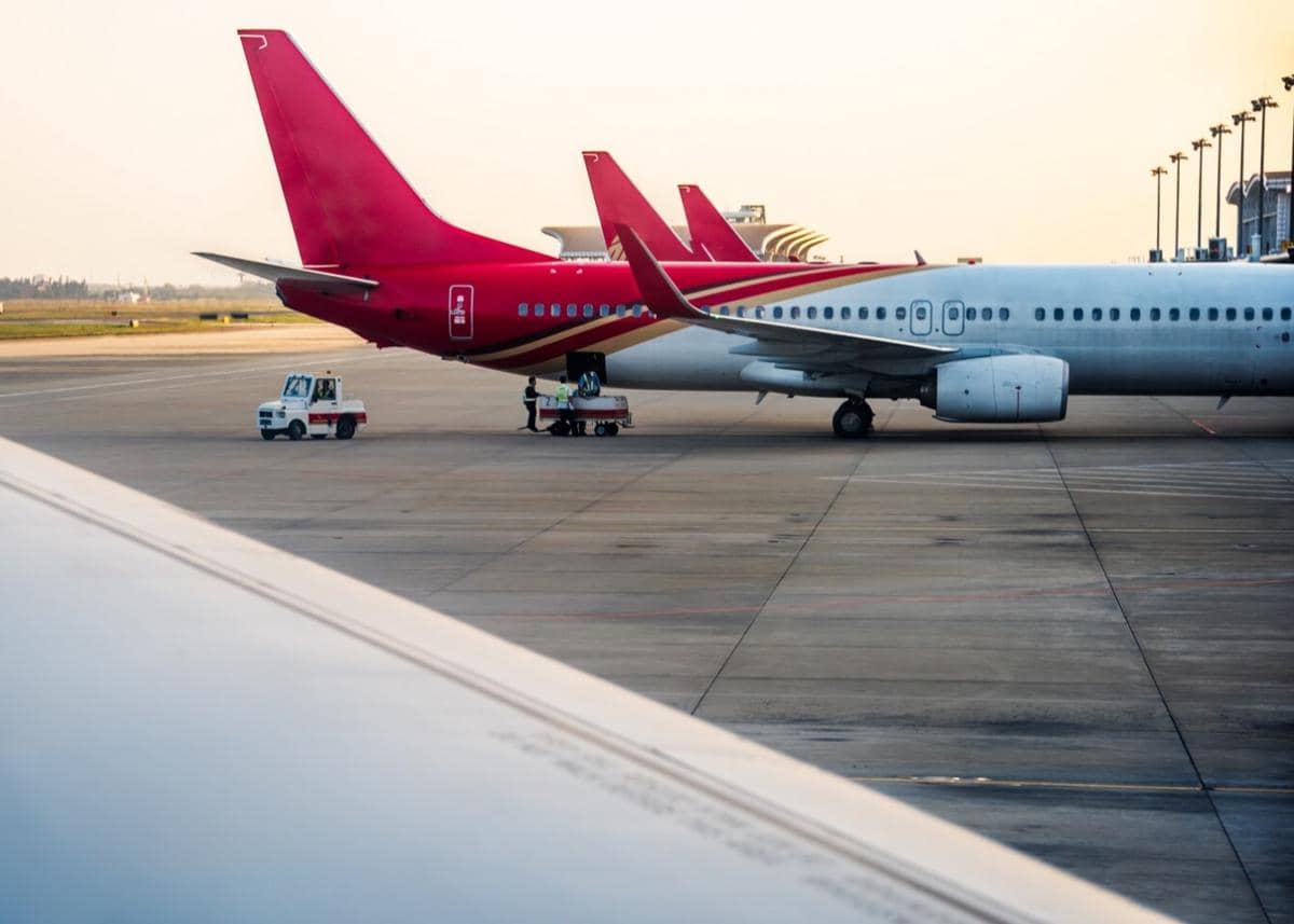 ilustrasi pesawat di bandara
