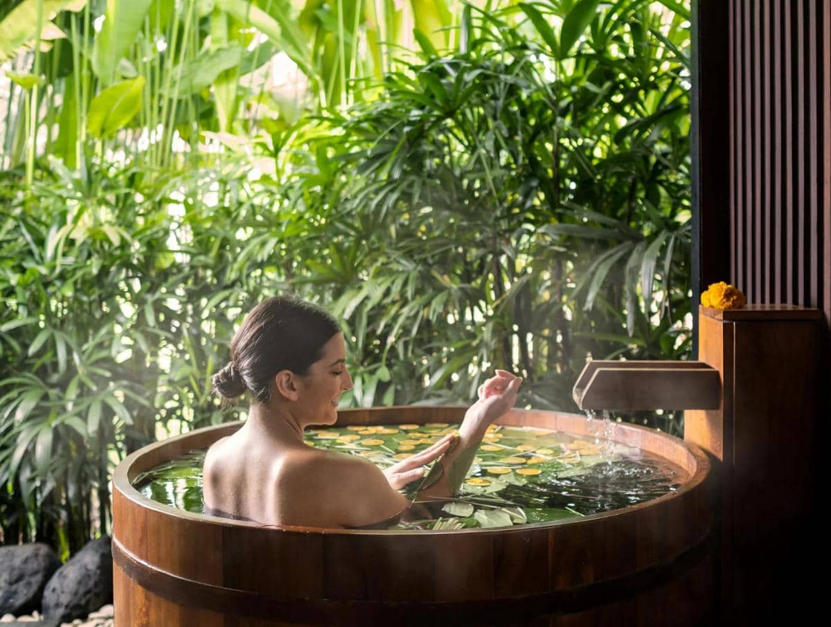 menikmati waktu berendam dengan bahan alami di Ubud