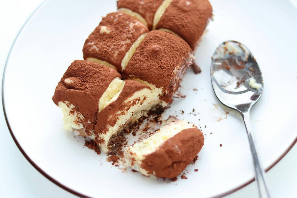 ilustrasi tiramisu cake