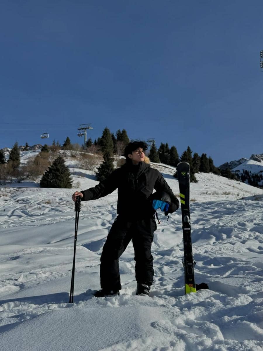 Fateh Halilintar main ski di Kazakhstan