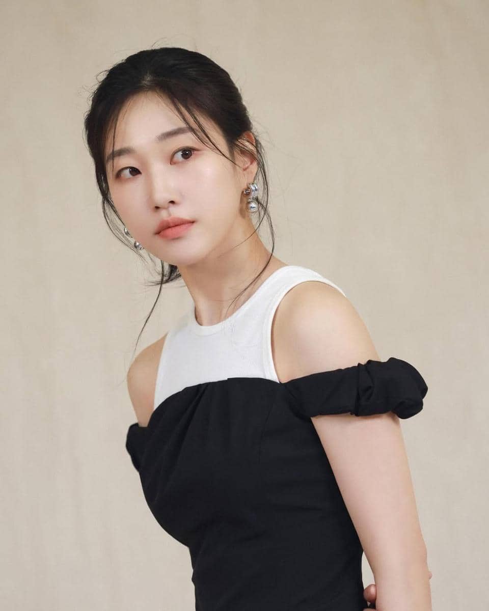 Potret Ha Yoon Kyung