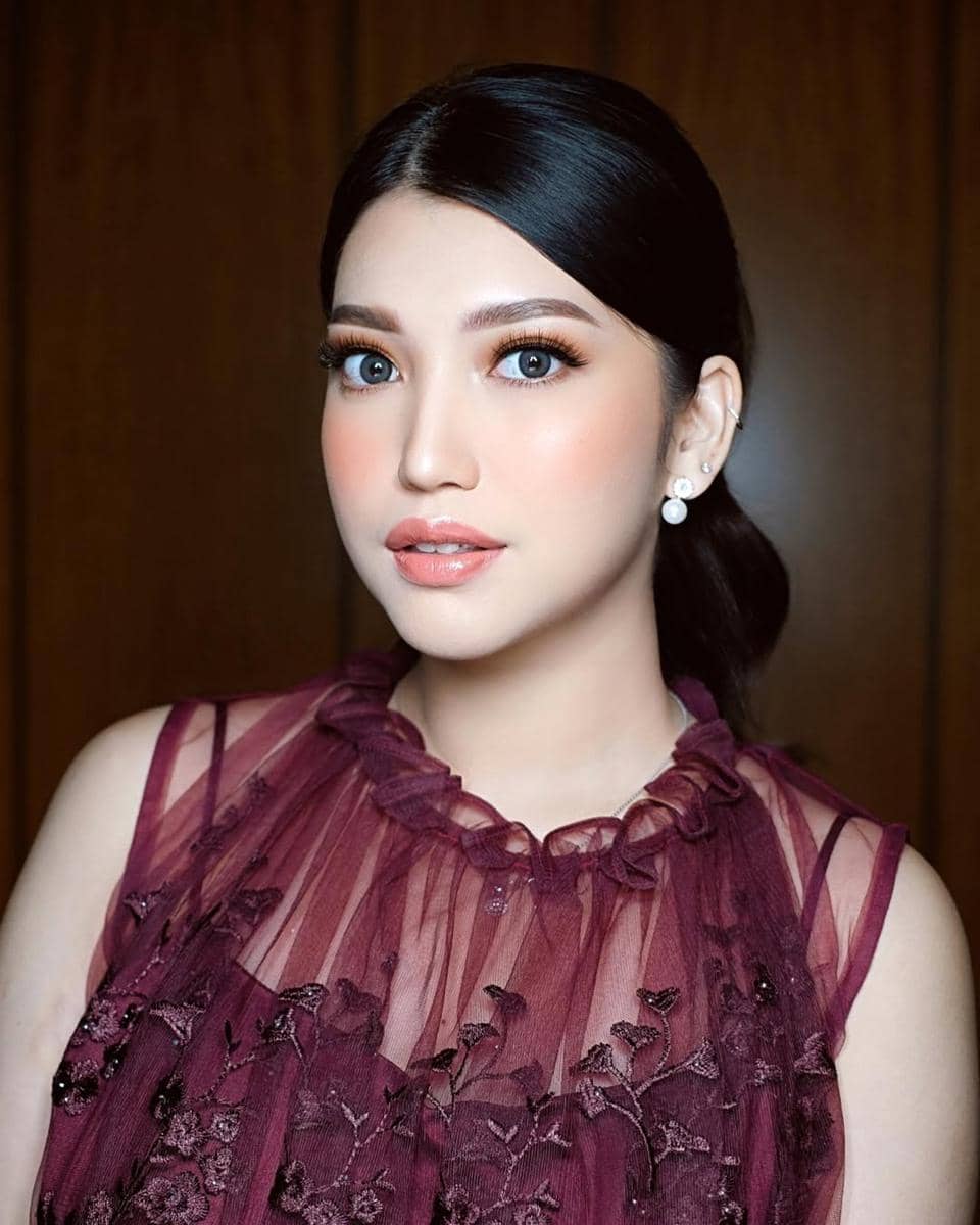 Inspirasi makeup ala Dewi Paramita 'Mici'