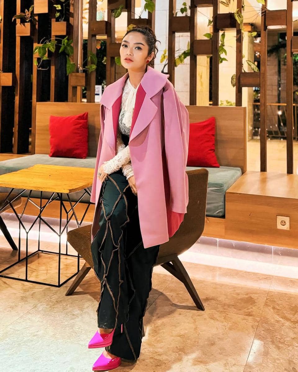 Ide OOTD ala Siti Badriah