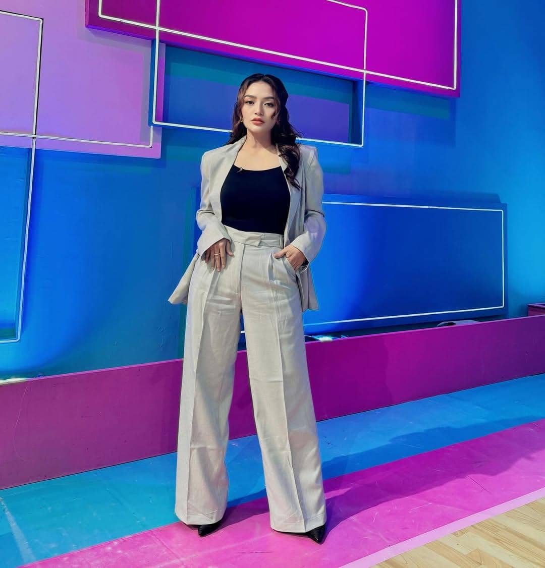 Ide OOTD ala Siti Badriah