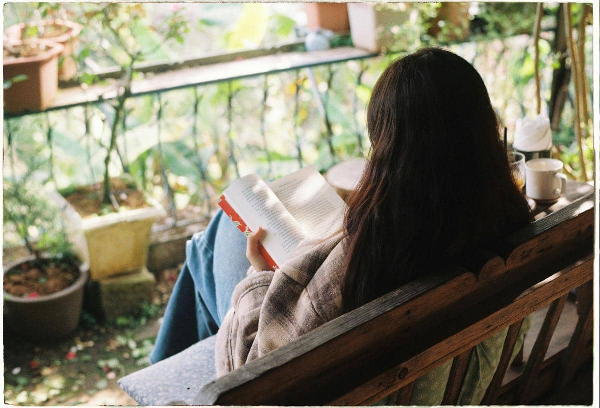 ilustrasi membaca buku