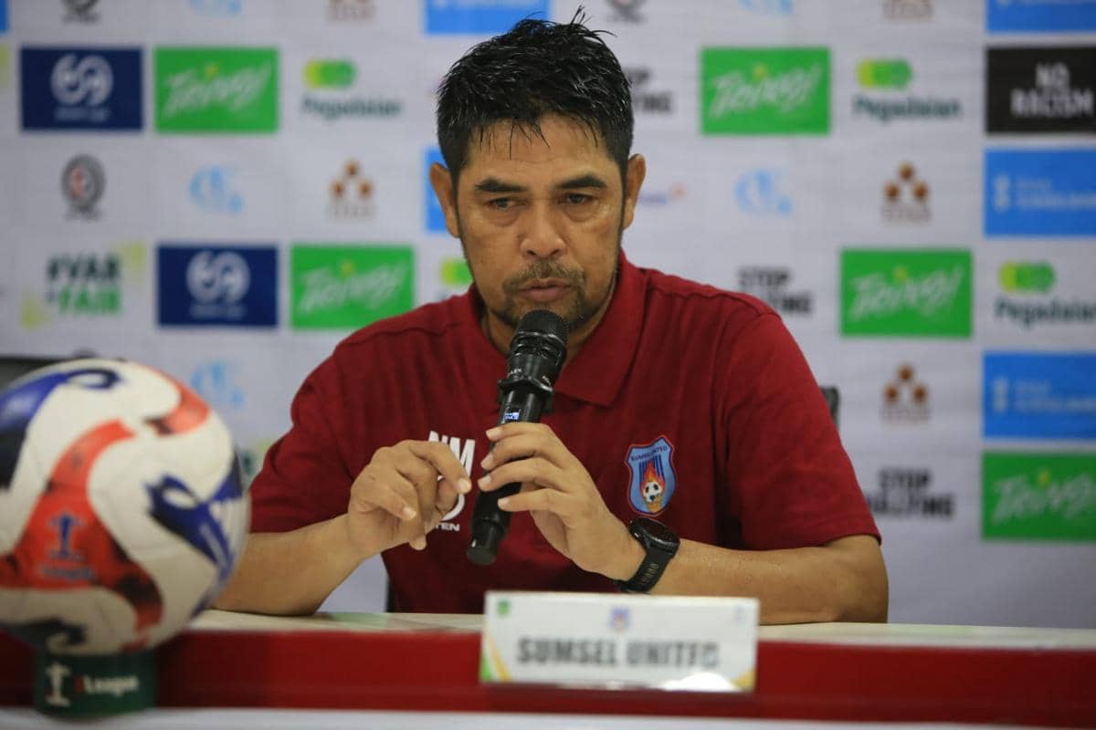 Pelatih Sumsel United Nil Maizar 