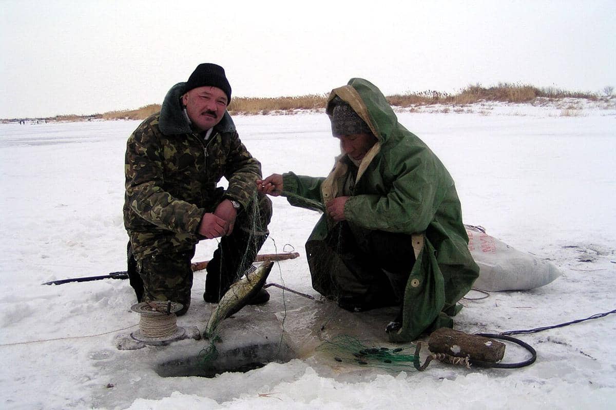 Memancing di atas es