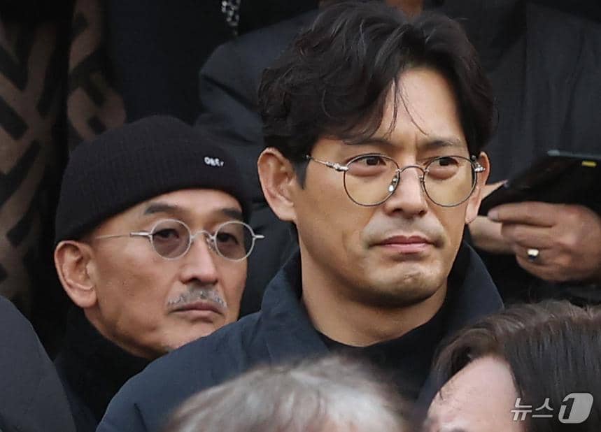 momen pemakaman Ahn Sung Ki