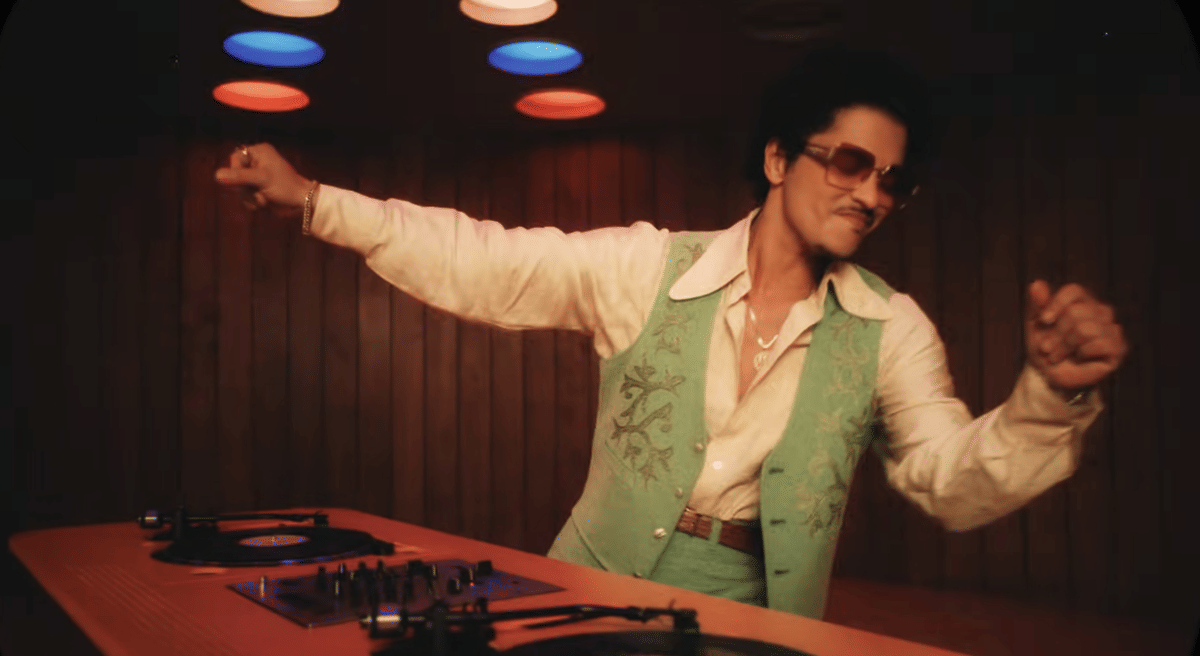 cuplikan MV I Just Might - Bruno Mars