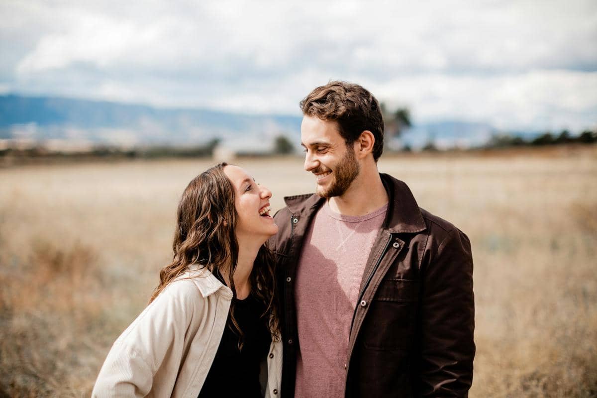 ilustrasi pasangan romantis