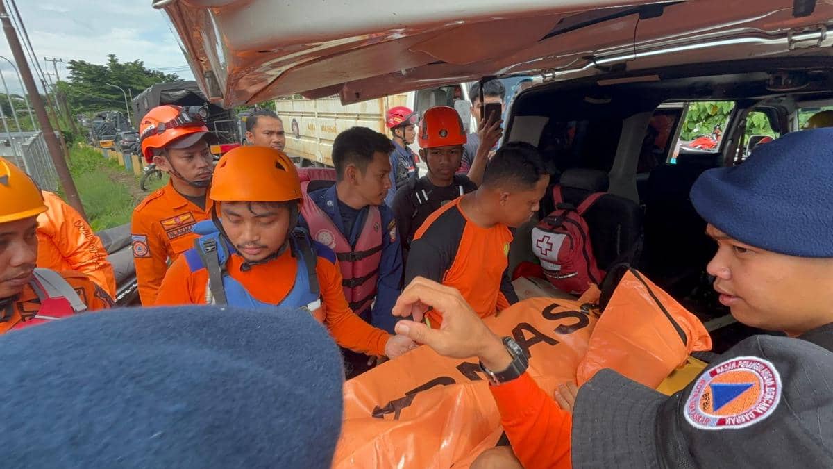 Tim SAR menemukan jasad korban yang dilaporkan hilang di Sungai Je'ne Madinging, Kecamatan Pattallassang, Kabupaten Gowa. (Dok. Basarnas Makassar)