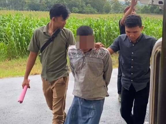 Personel PPA Satreskrim Polres Pringsewu meringkus tersangka CS di kediamannya di wilayah Ambarawa.