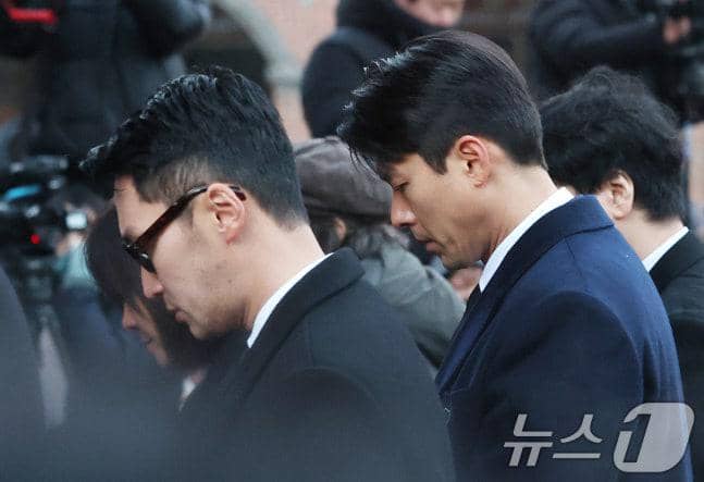 momen pemakaman Ahn Sung Ki