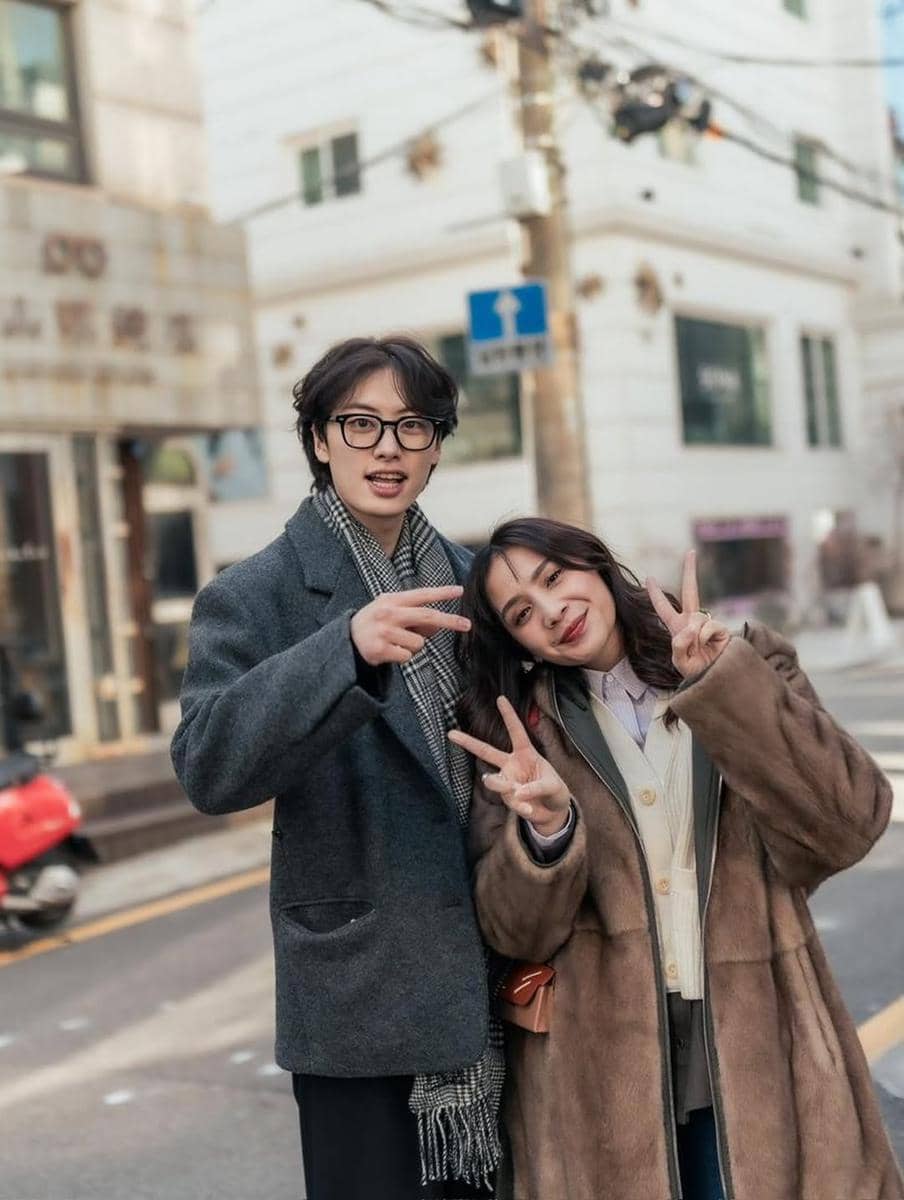 Potret Nagita Slavina dan Rafathar ketemu Lee Won Jung