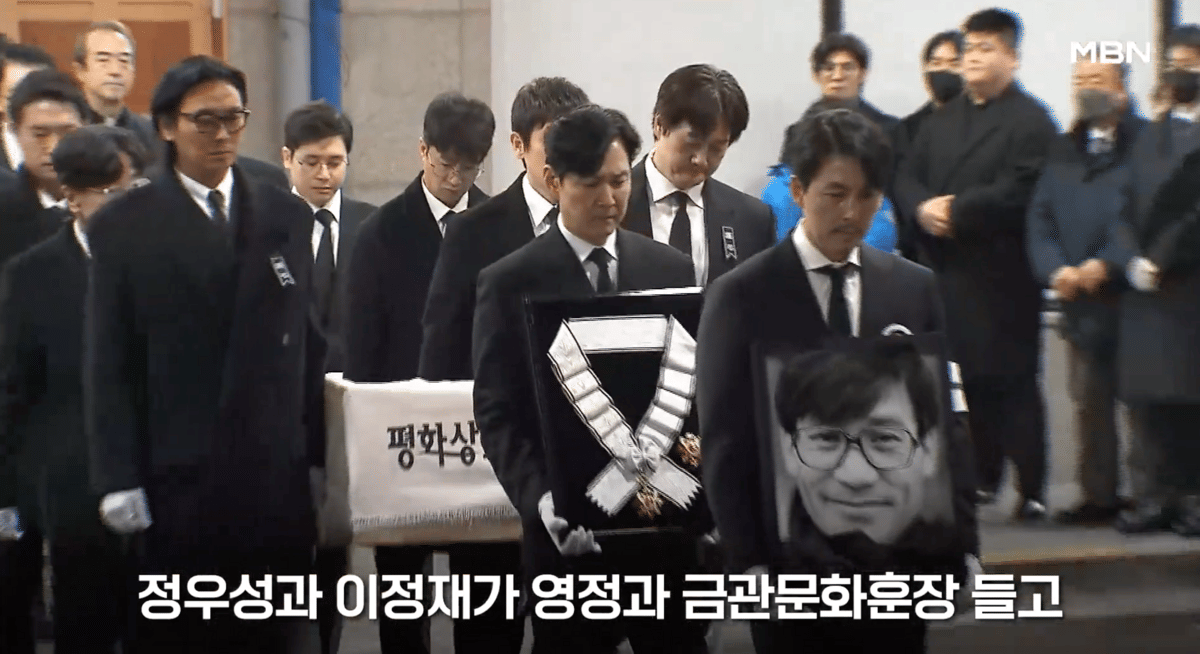 momen pemakaman Ahn Sung Ki