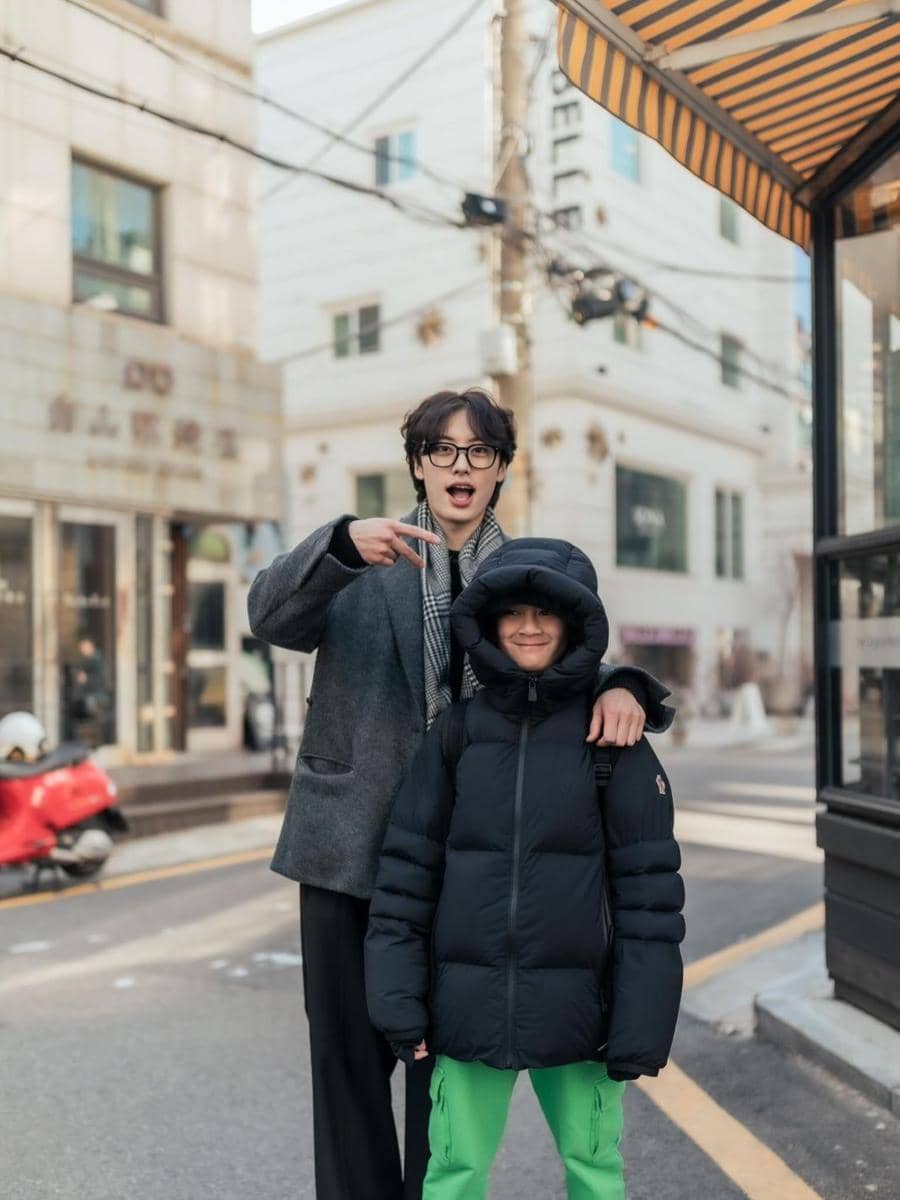 Potret Nagita Slavina dan Rafathar ketemu Lee Won Jung