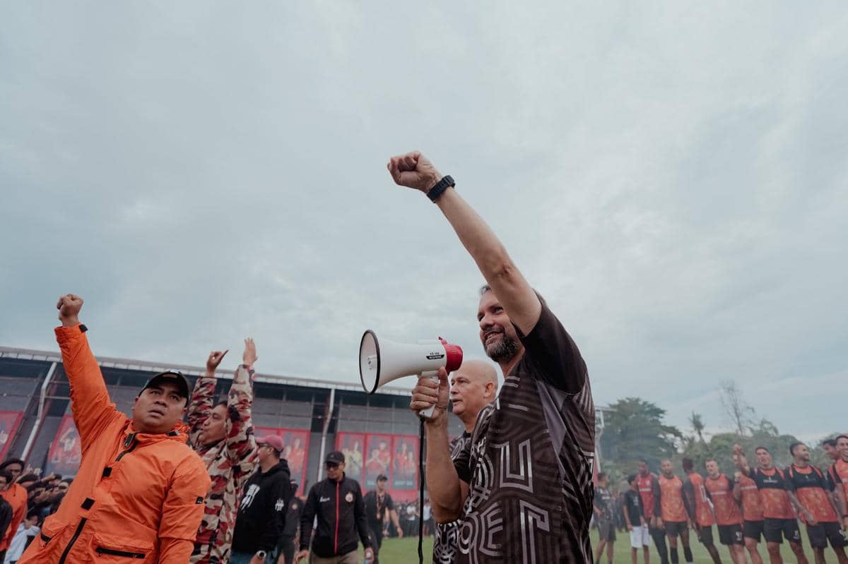 The Jakmania semangati Persija di Sawangan