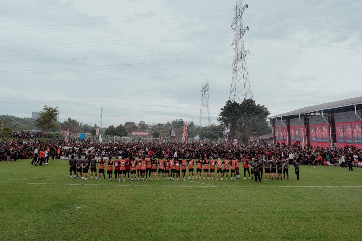The Jakmania semangati Persija di Sawangan