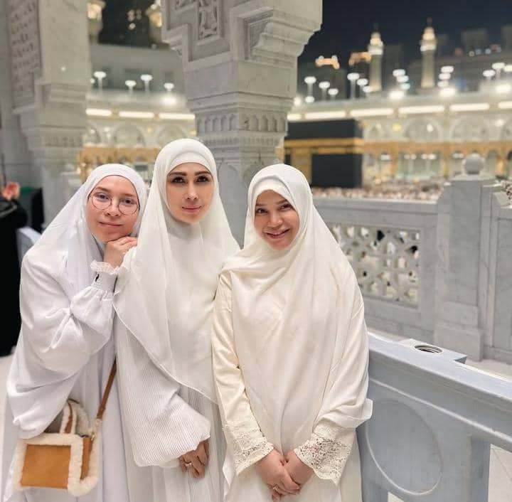 Melly Goeslaw sambut ultah ke-52 saat Umrah