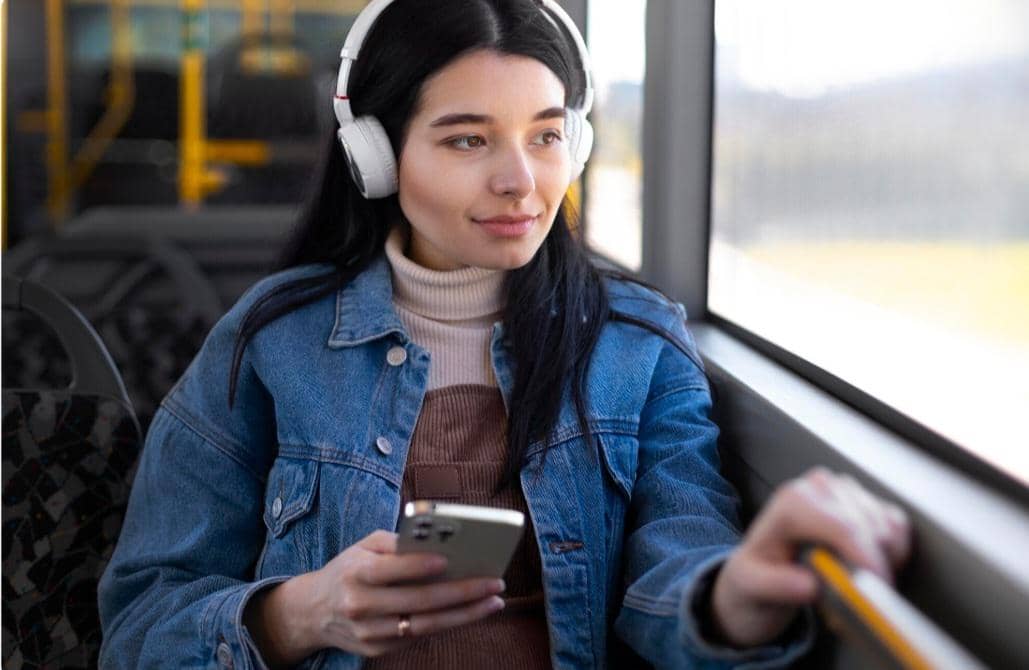 ilustrasi duduk di bus