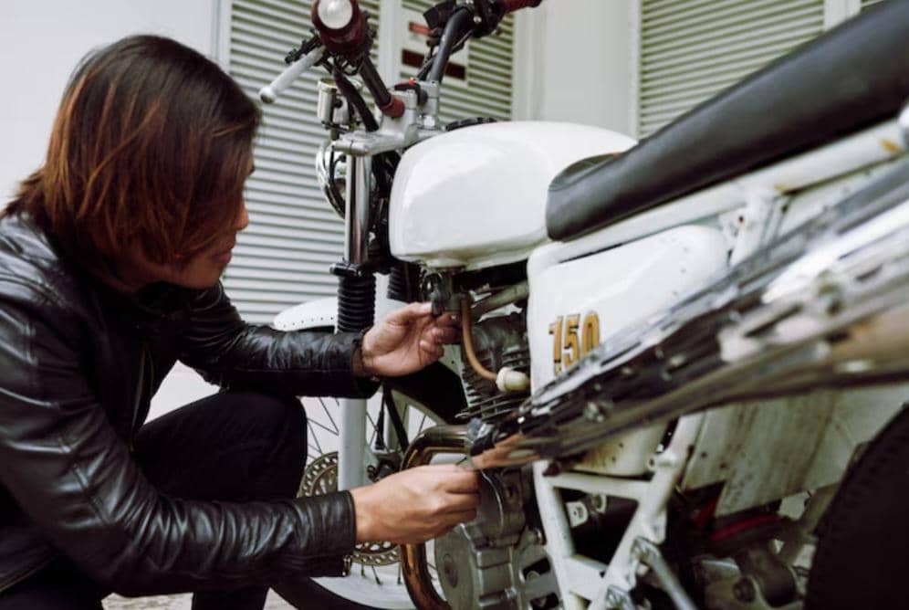 ilustrasi cek kondisi motor