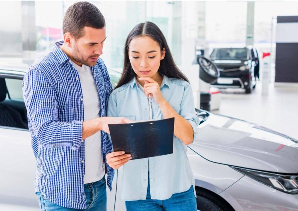 ilustrasi mengecek kelengkapan dokumen